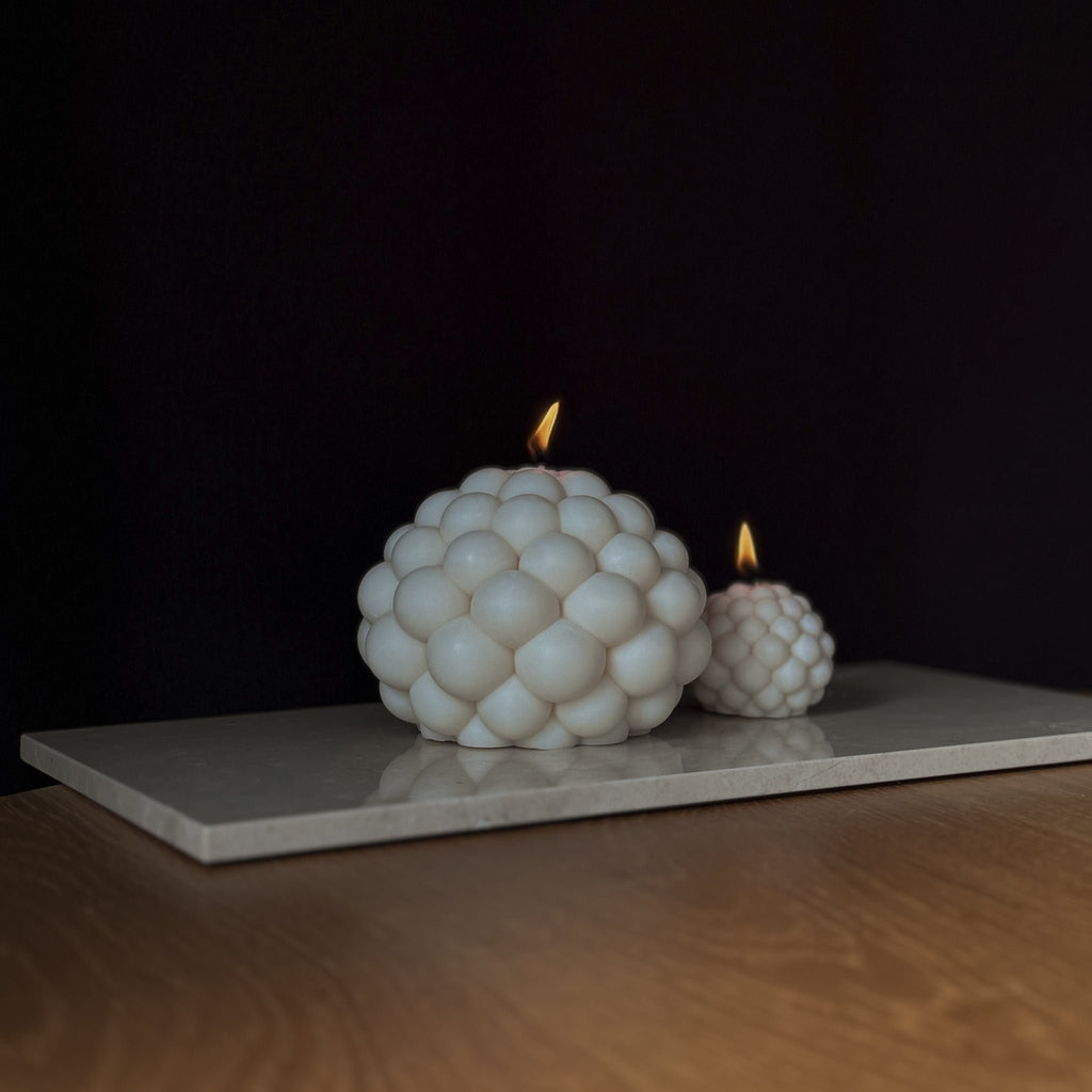  BUBBLE Kerzen, Rapswachskerze, Baumwolldocht, umweltfreundlich, Kerzen in verschiedenen Größen, stilvolles Design, minimalistische Dekoration, Geschenkidee, nachhaltige Produkte.