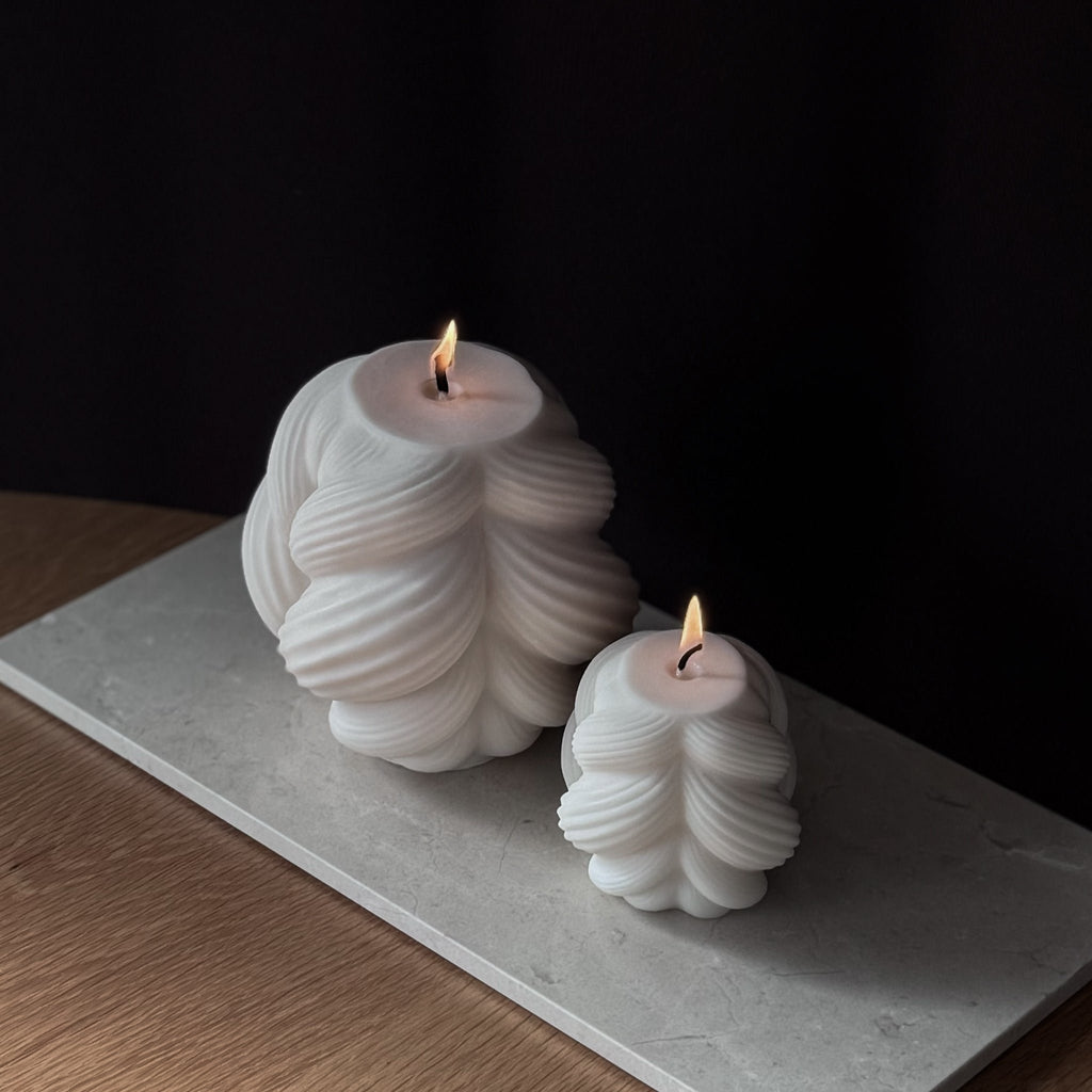 BRAID-Kerze, Rapswachskerze, geflochtenes Design, skulpturale Kerze, Baumwoll-Docht, handgefertigt, minimalistisches Design, umweltfreundlich, Deko-Kerze, modernes Interieur, Geschenkidee.