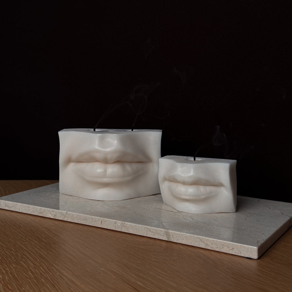 KISS Kerze, romantische Beleuchtung, künstlerisches Design, Geschenk für Paare, Liebe und Ästhetik, Hochzeitsdekoration, Jahrestagsgeschenk, intime Atmosphäre, zärtlicher Kuss, dekoratives Kunstwerk.