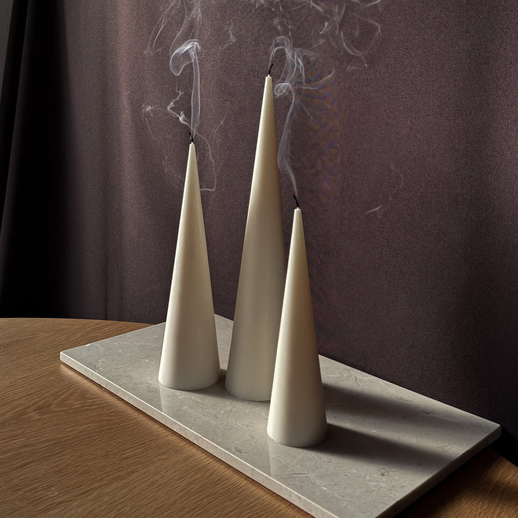 Stabkerze, Dekorationskerze, elegante Kerze, minimalistische Kerze, Abendessen Dekor, Wohnzimmer Accessoire, Geschenkidee, moderne Kerze, einzigartiges Design, stilvolle Beleuchtung, Kegelkerzen, Kegelform Dekoration.