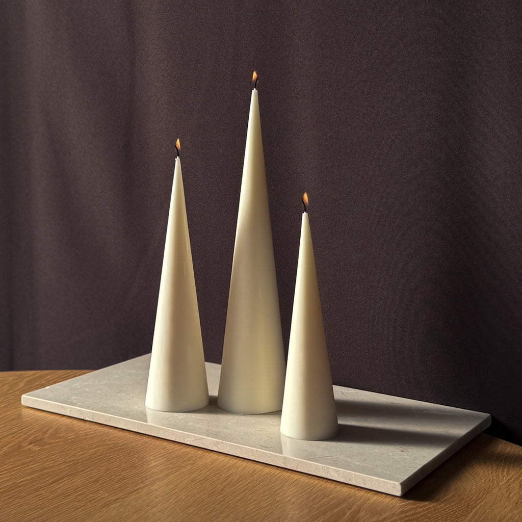 Stabkerze, Dekorationskerze, elegante Kerze, minimalistische Kerze, Abendessen Dekor, Wohnzimmer Accessoire, Geschenkidee, moderne Kerze, einzigartiges Design, stilvolle Beleuchtung, Kegelkerzen, Kegelform Dekoration.