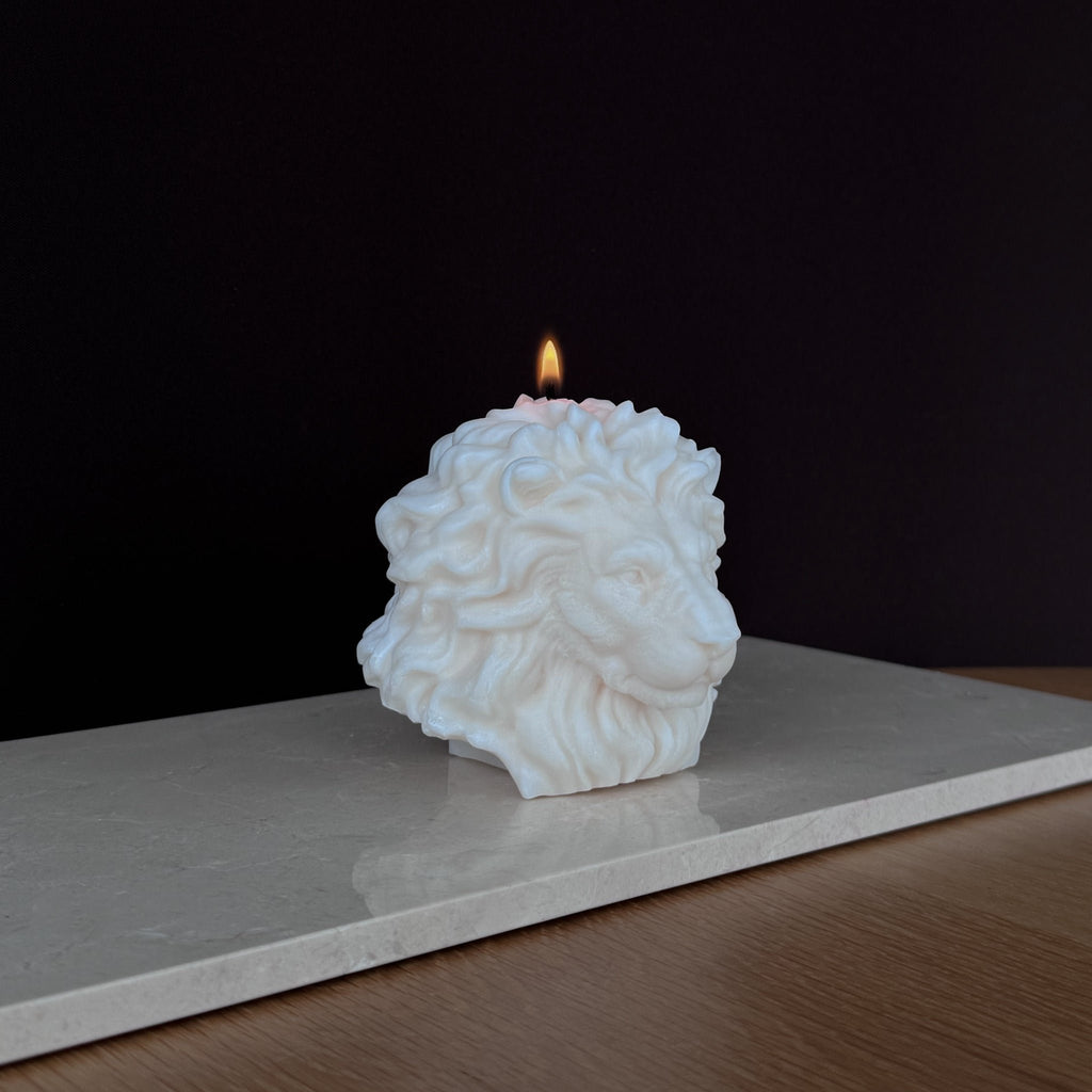 LIO Kerze, Löwenstatue, majestätisches Design, moderner Königspalast, luxuriöse Dekoration, auffälliges Dekor, Geschenk für Kunstliebhaber, starkes Statement, edle Ausstrahlung, zentrales Dekorelement.