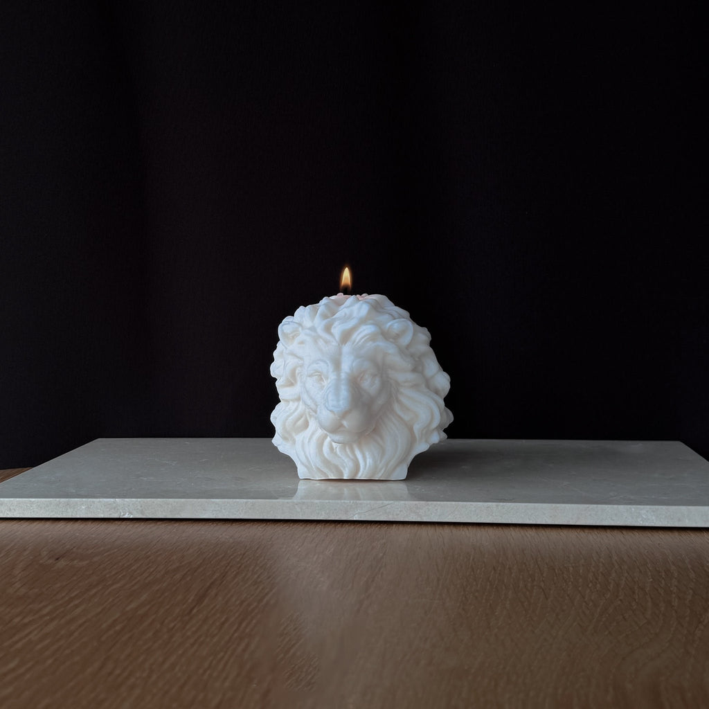 LIO Kerze, Löwenstatue, majestätisches Design, moderner Königspalast, luxuriöse Dekoration, auffälliges Dekor, Geschenk für Kunstliebhaber, starkes Statement, edle Ausstrahlung, zentrales Dekorelement.