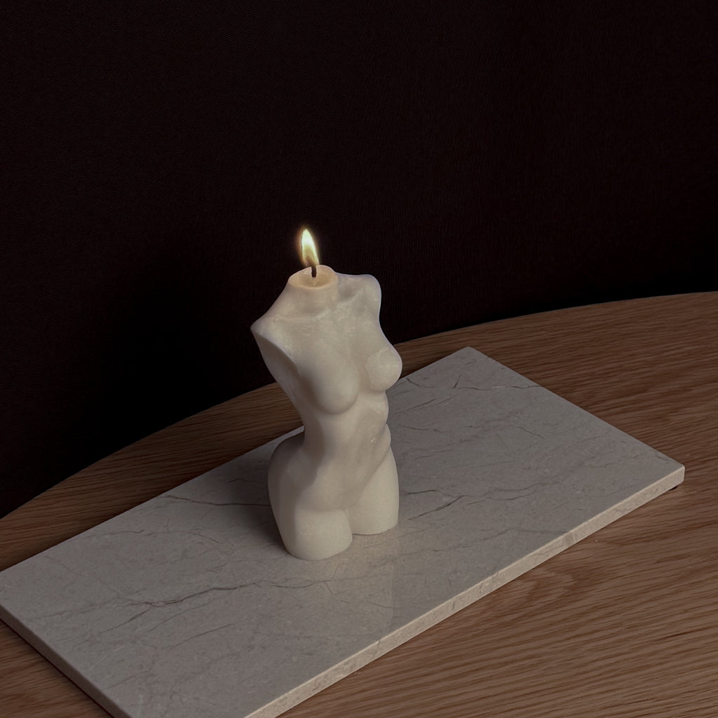 WOMAN Kerze, klassische Kunst, moderne Beleuchtung, Geschenk für Kunstsammler, historisches Dekor, kulturelle Tiefe, intellektuelles Design, elegantes Wohnaccessoire, Kunstliebhaber, Torso Kerze, Frau Torso Kerze.