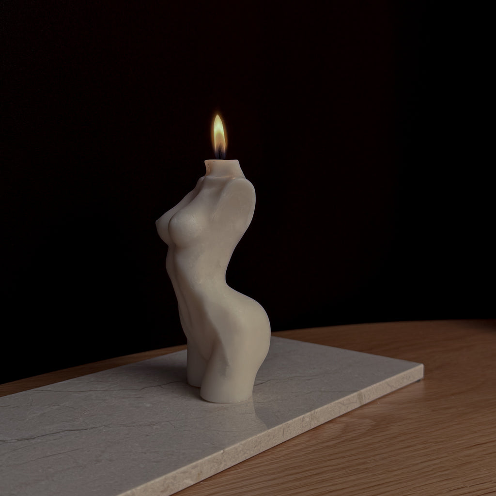 WOMAN Kerze, klassische Kunst, moderne Beleuchtung, Geschenk für Kunstsammler, historisches Dekor, kulturelle Tiefe, intellektuelles Design, elegantes Wohnaccessoire, Kunstliebhaber, Torso Kerze, Frau Torso Kerze.