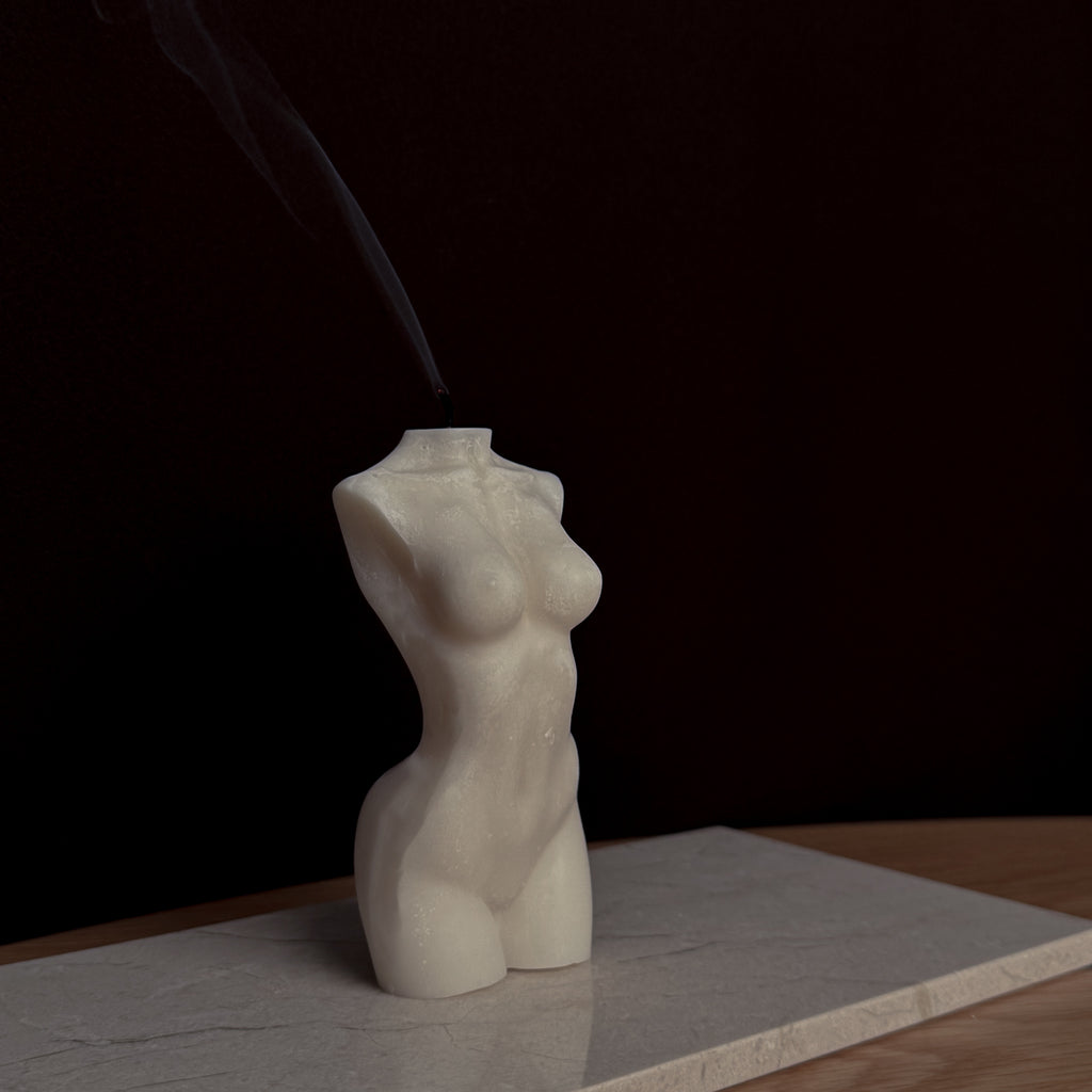 WOMAN Kerze, klassische Kunst, moderne Beleuchtung, Geschenk für Kunstsammler, historisches Dekor, kulturelle Tiefe, intellektuelles Design, elegantes Wohnaccessoire, Kunstliebhaber, Torso Kerze, Frau Torso Kerze.