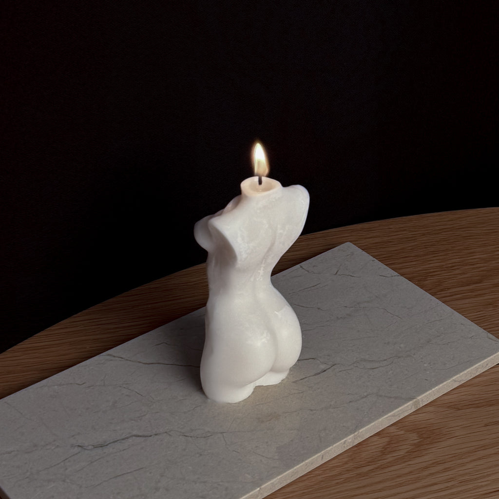 WOMAN Kerze, klassische Kunst, moderne Beleuchtung, Geschenk für Kunstsammler, historisches Dekor, kulturelle Tiefe, intellektuelles Design, elegantes Wohnaccessoire, Kunstliebhaber, Torso Kerze, Frau Torso Kerze.
