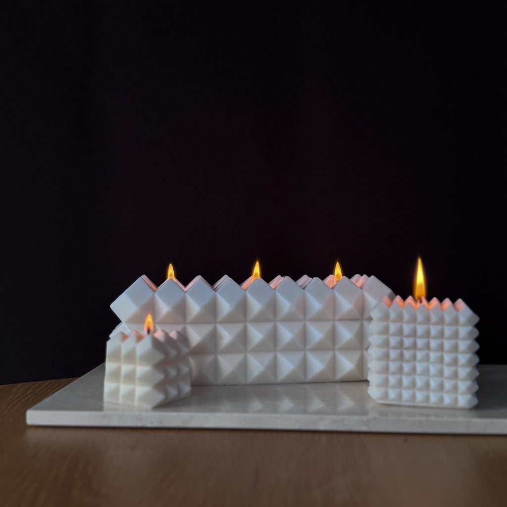 SquareKerze, Quadratische Kerze, Minimale Dekoration, Minimale Einrichtung, Futuristische Einrichtung, Futuristische Dekoration, Zeitlose Deko, Kubik, Kubus, Kubusdeko, Designerkerzen, Designer, StatementPieces, Geschenkidee