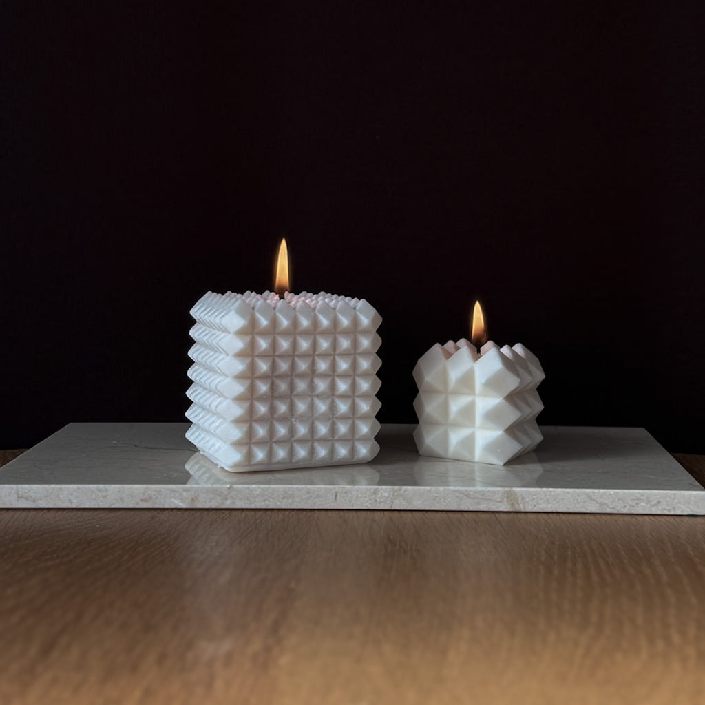 SquareKerze, Quadratische Kerze, Minimale Dekoration, Minimale Einrichtung, Futuristische Einrichtung, Futuristische Dekoration, Zeitlose Deko, Kubik, Kubus, Kubusdeko, Designerkerzen, Designer, StatementPieces, Geschenkidee