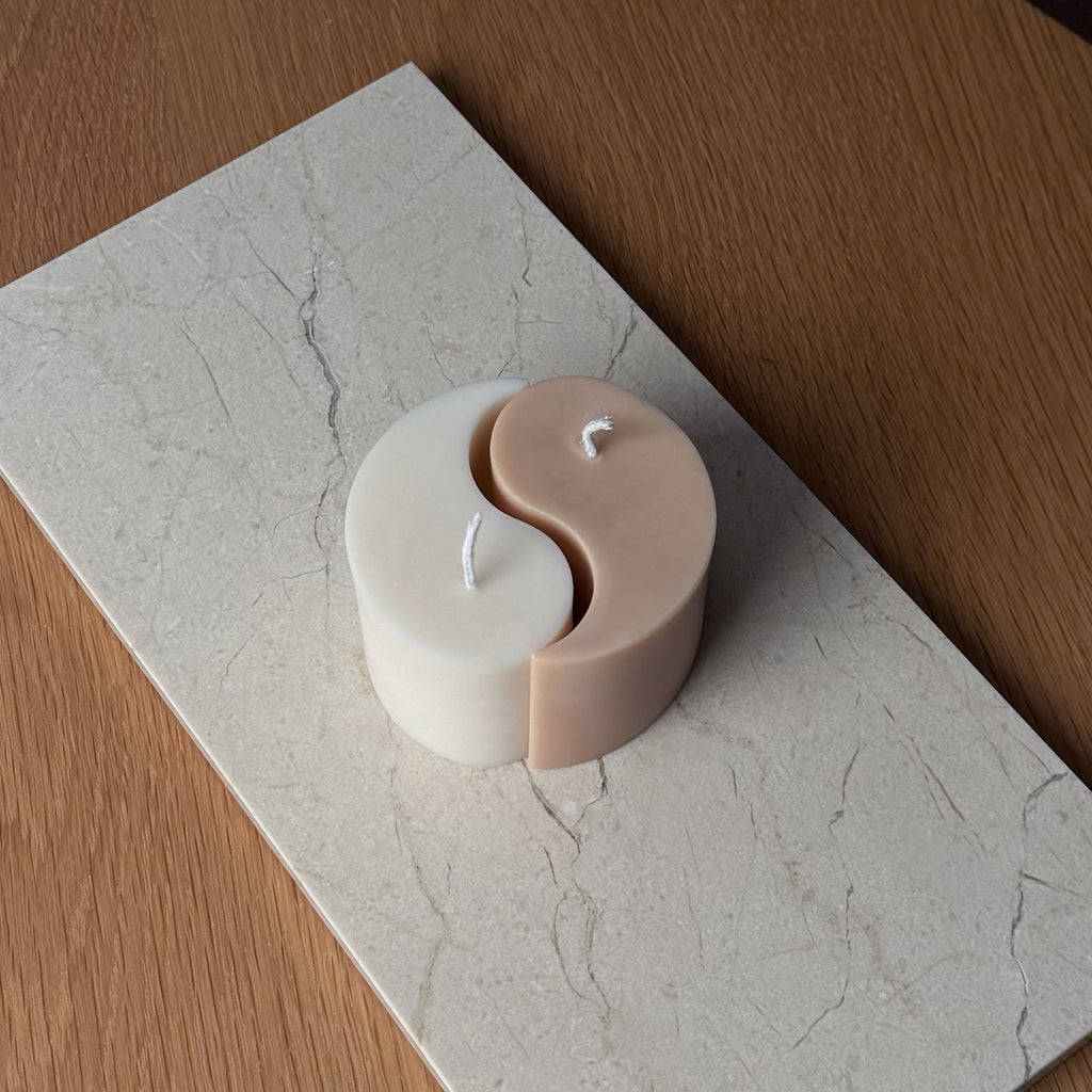YIN YANG Kerze, harmonisches Design, Balance und Harmonie, Meditationsraum Dekor, Geschenk für Wellness-Enthusiasten, modernes Design, symbolische Dekoration, Home-Office Accessoire, ästhetisches Wohnaccessoire, Gleichgewicht im Leben.
